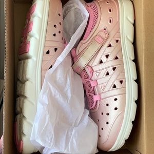 Stride Rite Made to Play Phibian Sneakers.